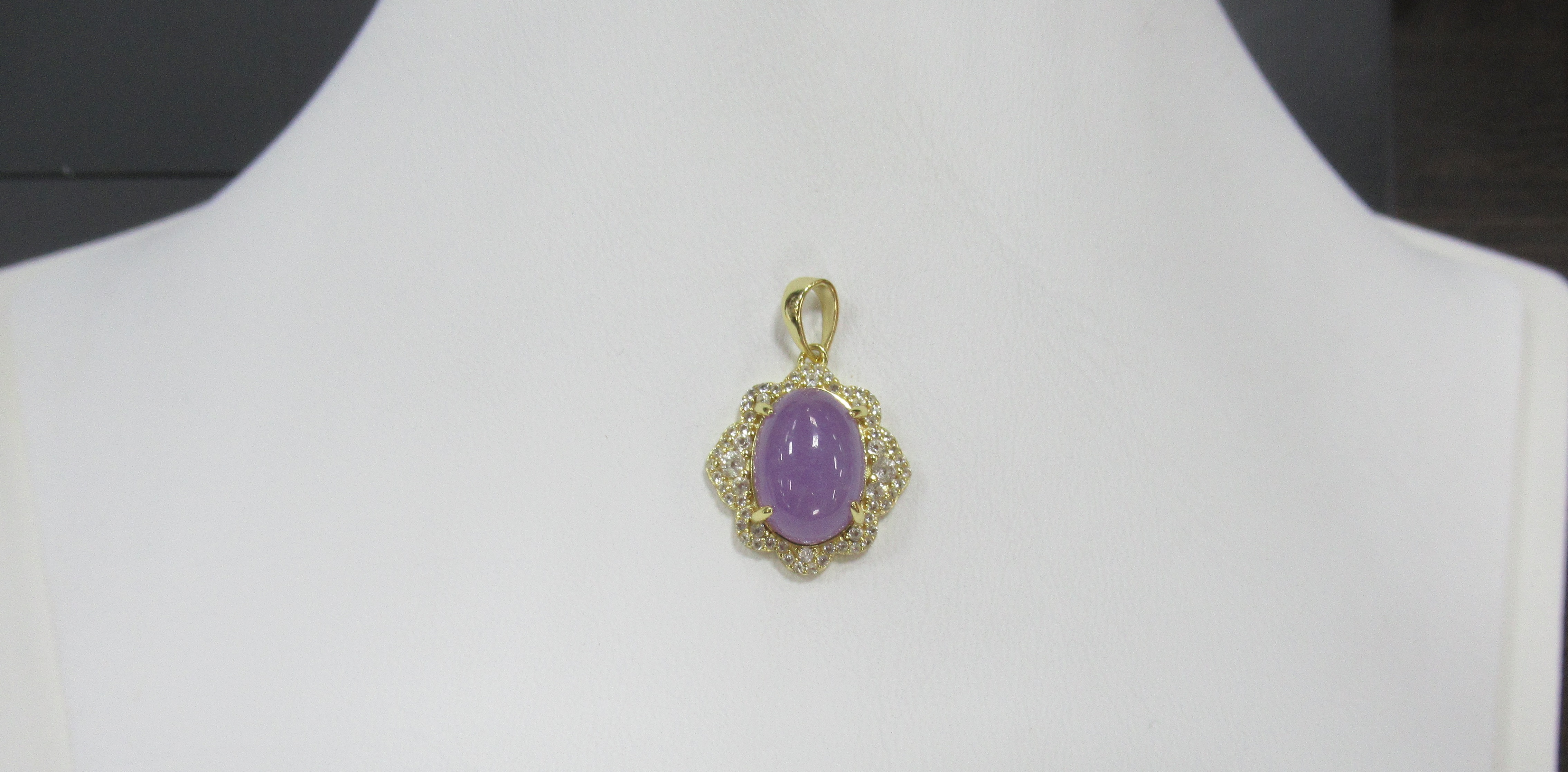 Серебряная подвеска с лавандовым жадеитом